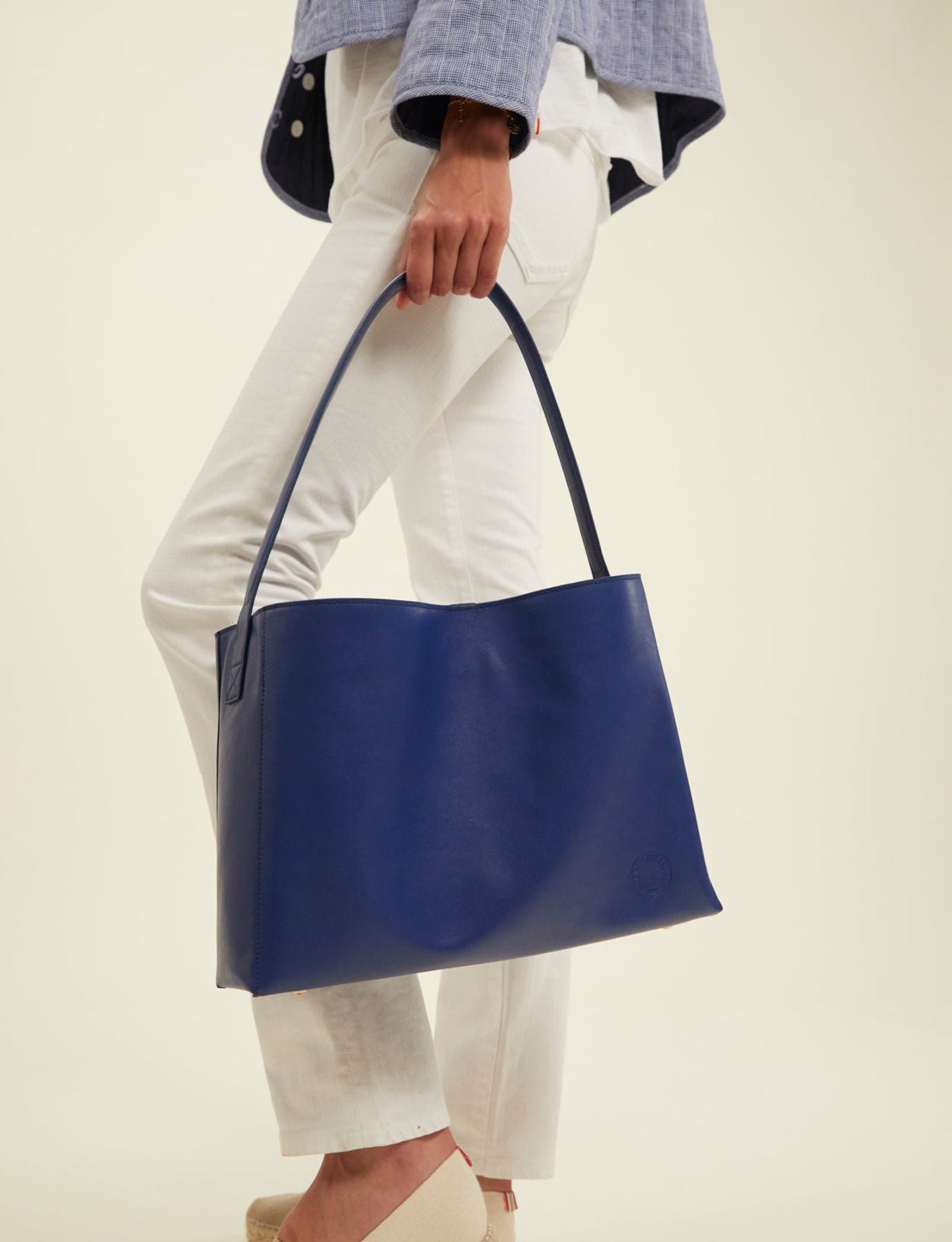 Léonore L bag cobalt leather
